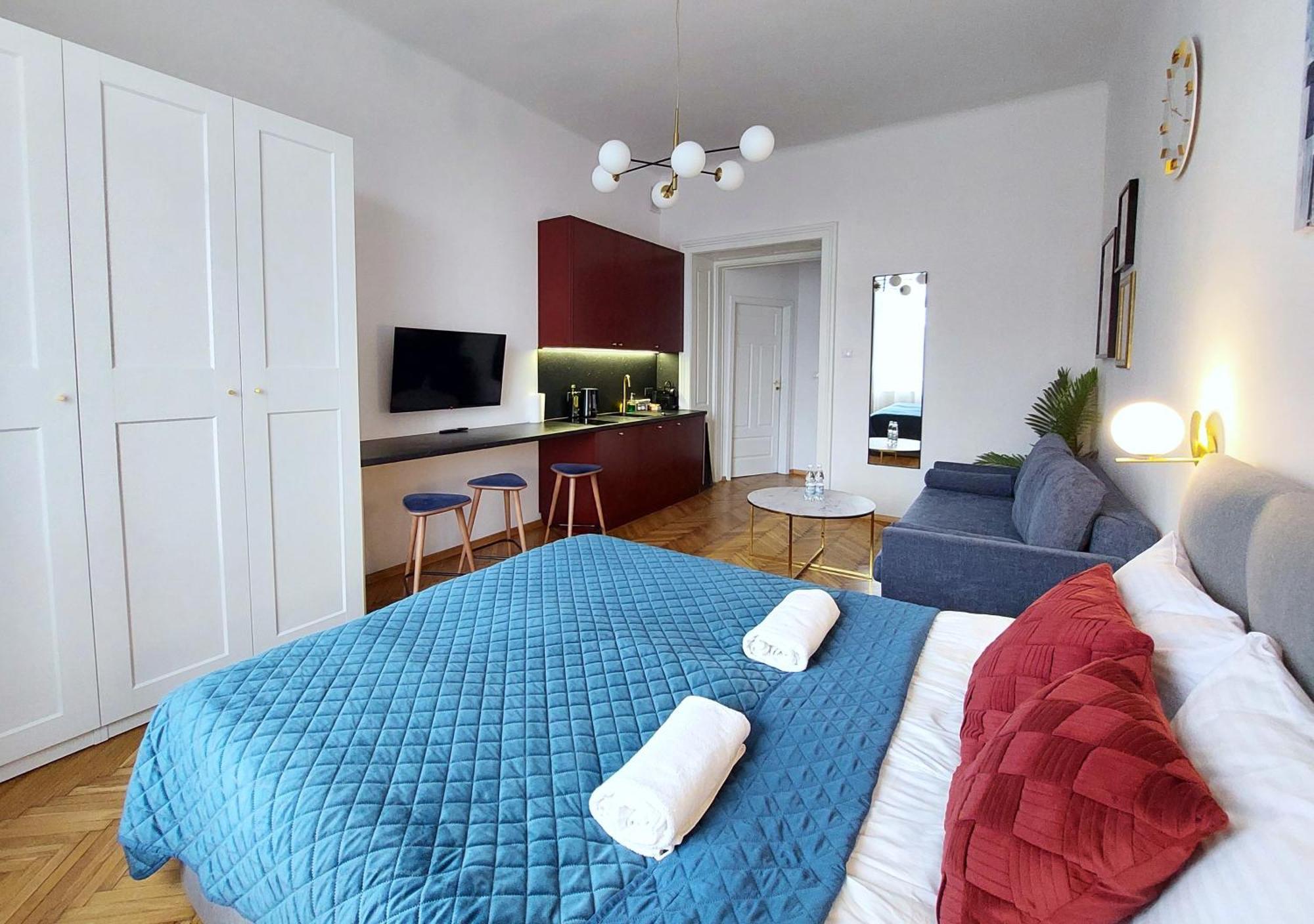 Unique Style Old Town - 25 Min From The Airport - By Homelike Apartment *