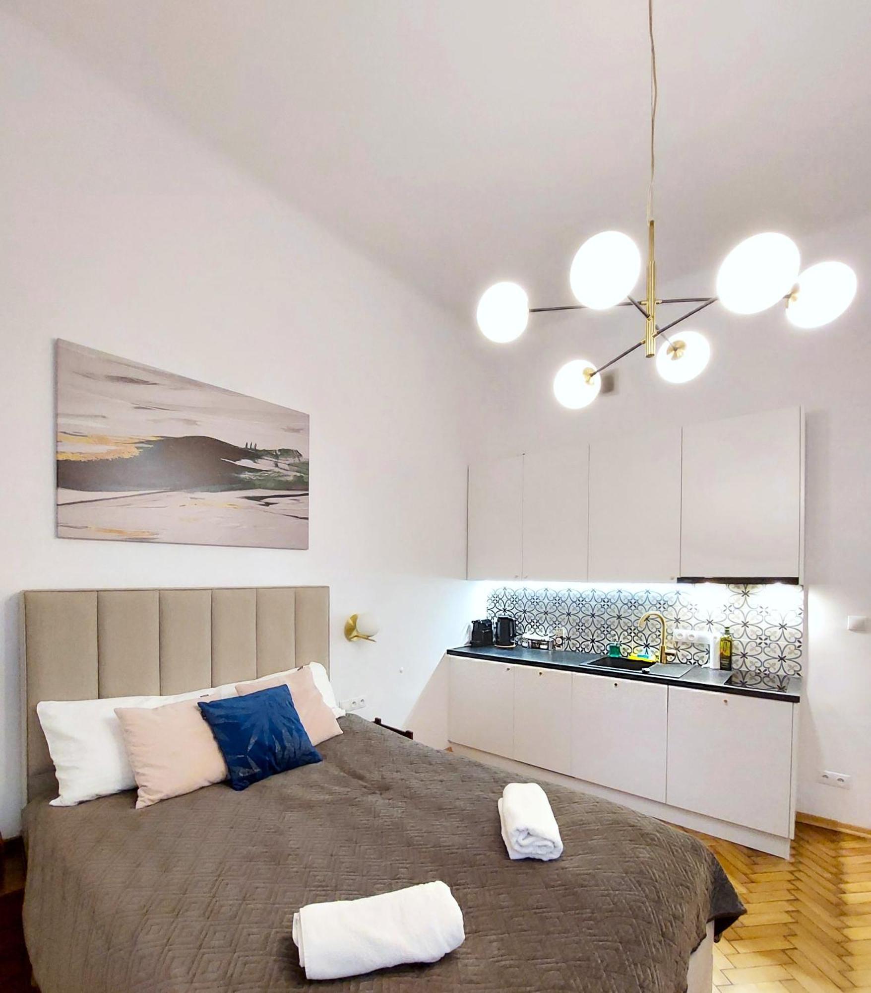 Unique Style Old Town - 25 Min From The Airport - By Homelike