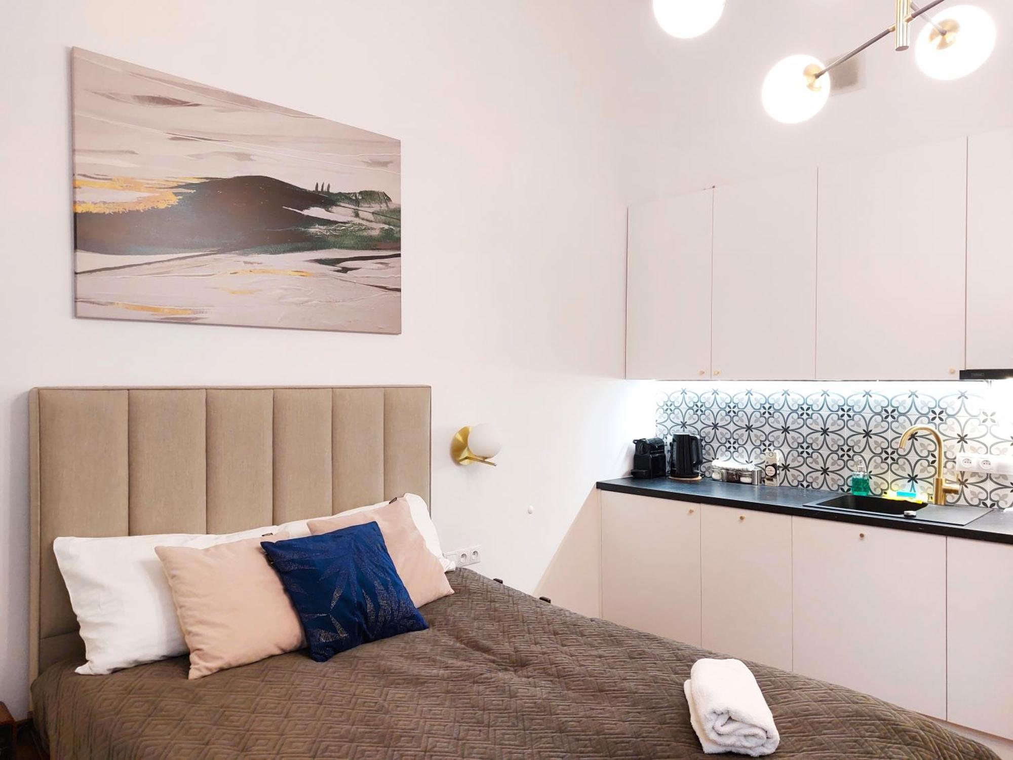 Unique Style Old Town - 25 Min From The Airport - By Homelike Apartment